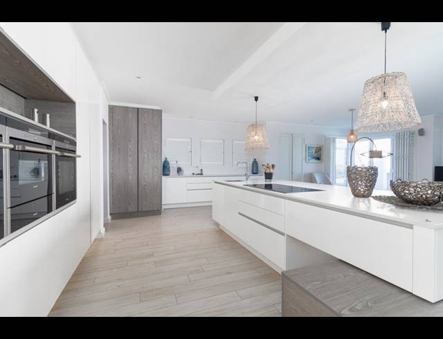 4 BEDROOM FREEHOLD FOR SALE IN GROTTO BAY